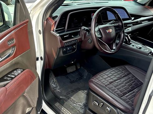 Used 2024 Cadillac Escalade ESV Sport Platinum w/ Heavy-Duty Trailer Package image 17