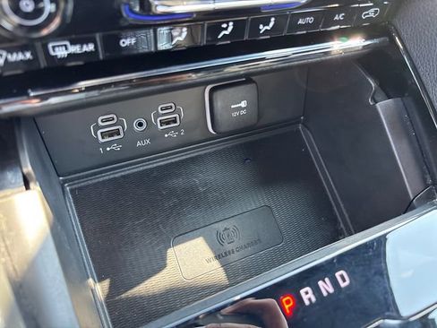 Used 2023 Jeep Grand Cherokee L Laredo image 24