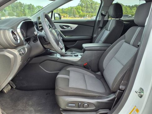Used 2024 Chevrolet Blazer LT w/ Convenience Package FWD image 3