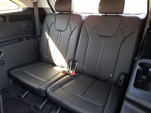 Certified 2025 Kia Sorento S image 10