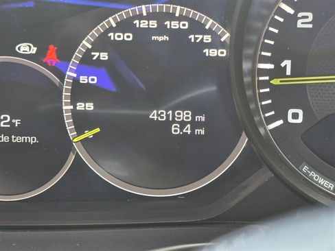 Used 2018 Porsche Panamera 4 AWD/4WD image 20