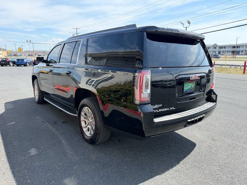 Used 2018 GMC Yukon XL SLT w/ HD Trailering Package AWD/4WD image 4