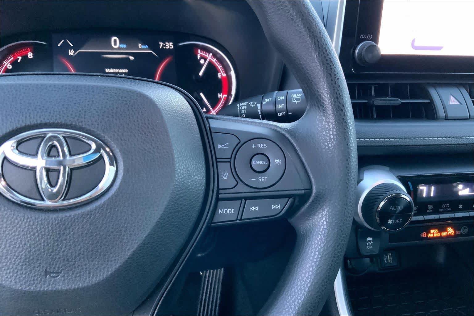Used 2023 Toyota RAV4 XLE AWD/4WD image 22
