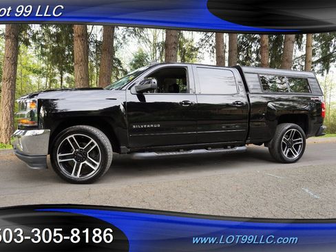 Used 2017 Chevrolet Silverado 1500 LT w/ LPO, Black Pack AWD/4WD image 5