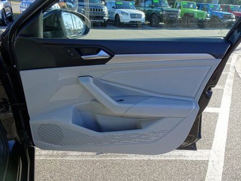 Used 2019 Volkswagen Jetta SE image 17