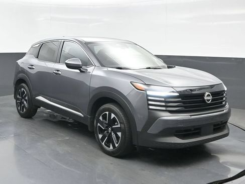 Used 2025 Nissan Kicks SV AWD/4WD image 8