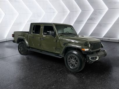 Used 2024 Jeep Gladiator Sport