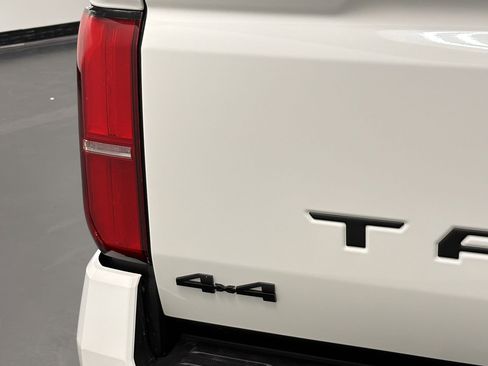 Used 2025 Toyota Tacoma TRD Off-Road AWD/4WD image 13