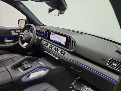 Used 2024 Mercedes-Benz GLS 450 4MATIC image 19