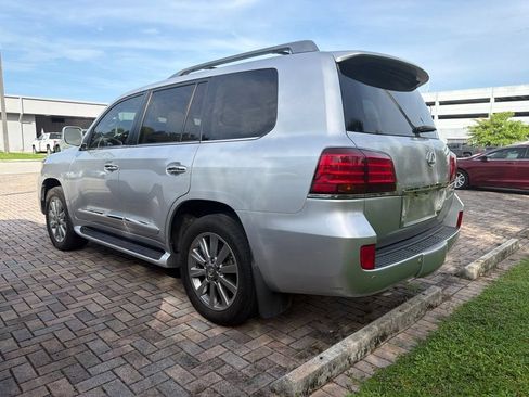 Used 2011 Lexus LX 570 4WD w/ Luxury Pkg image 4