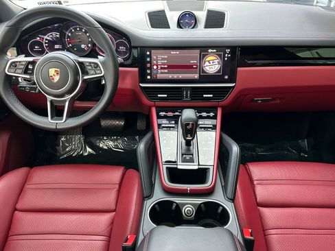 Certified 2023 Porsche Cayenne Platinum Edition image 6