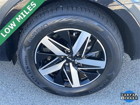 Used 2022 Kia Sorento EX w/ Panoramic Sunroof Package image 11