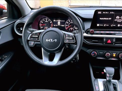 Used 2024 Kia Forte LXS image 5