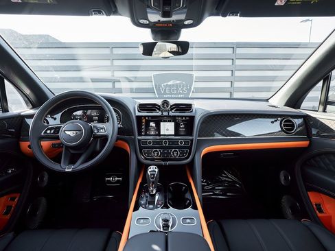 Used 2025 Bentley Bentayga image 53