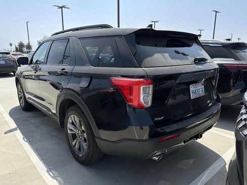 Used 2023 Ford Explorer XLT w/ Equipment Group 202A AWD/4WD image 17
