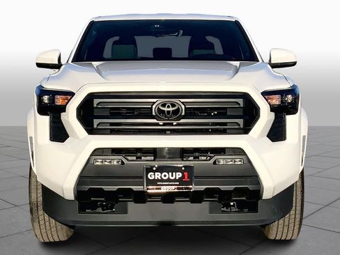 Used 2025 Toyota Tacoma SR5 image 4