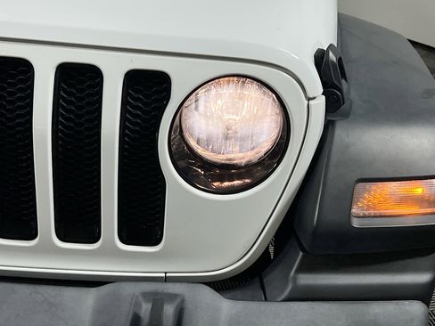 Used 2023 Jeep Wrangler Altitude image 11