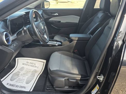 Used 2024 Chevrolet Trax LT w/ Driver Confidence Package FWD image 15
