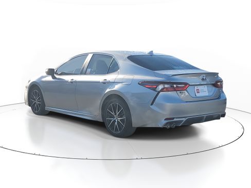 Certified 2022 Toyota Camry SE image 3