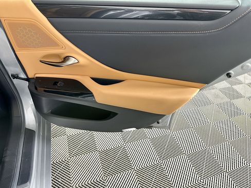Certified 2025 Lexus ES 350 image 30