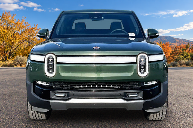 Used 2023 Rivian R1T Adventure Dual AWD/4WD image 2