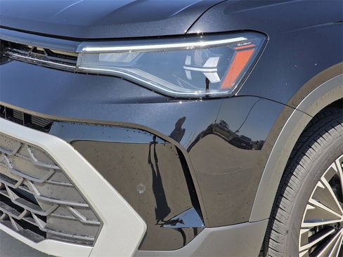 New 2025 Volkswagen Taos SE image 6