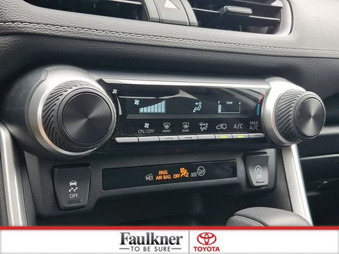 Used 2024 Toyota RAV4 LE AWD/4WD image 15
