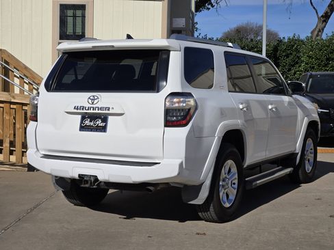 Used 2016 Toyota 4Runner SR5 image 9