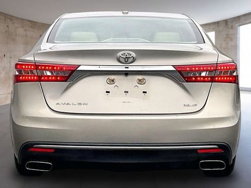 Used 2017 Toyota Avalon XLE w/ All Weather Liner Package FWD image 6