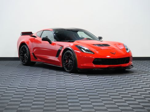 Used 2015 Chevrolet Corvette Z06 w/ 3LZ Preferred Equipment Group RWD image 5