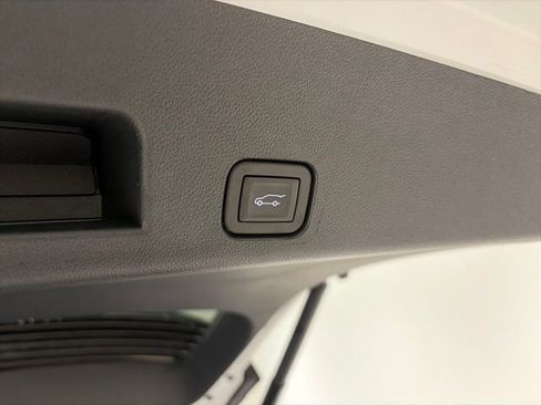 New 2027 Chevrolet Traverse LT w/ LPO, Floor Liner Package AWD/4WD image 15