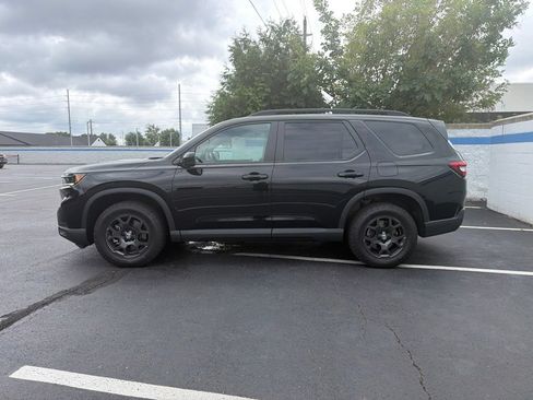 Certified 2024 Honda Pilot TrailSport image 2