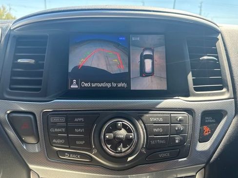 Used 2020 Nissan Pathfinder SL AWD/4WD image 18