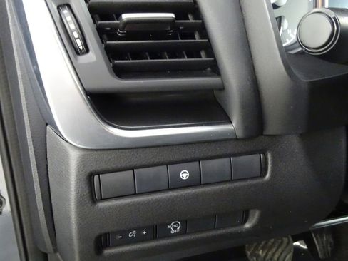 Used 2023 Nissan Rogue SV image 18