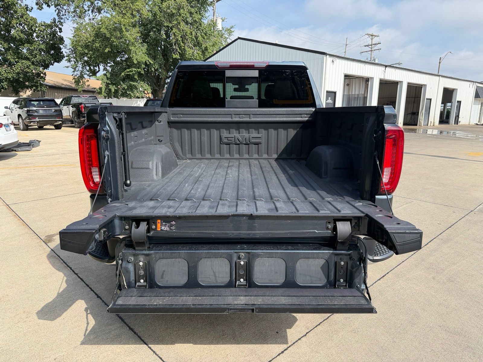 Used 2019 GMC Sierra 1500 SLT w/ SLT Premium Plus Package AWD/4WD image 34