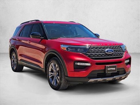Used 2022 Ford Explorer XLT w/ Equipment Group 202A RWD image 3