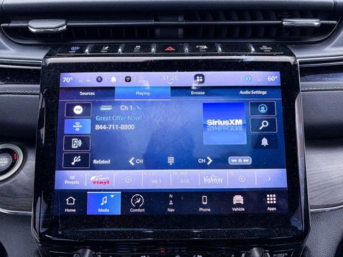 Used 2022 Jeep Grand Cherokee Overland w/ Luxury Tech Group IV AWD/4WD image 27