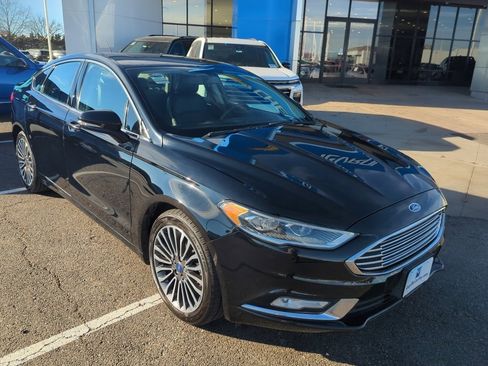 Used 2017 Ford Fusion SE image 2