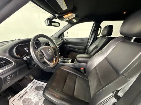 Used 2019 Jeep Grand Cherokee Laredo w/ Laredo X Package RWD image 5