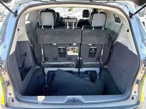 Used 2022 Toyota Sienna LE image 30