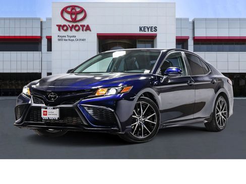 Certified 2022 Toyota Camry SE FWD image 1