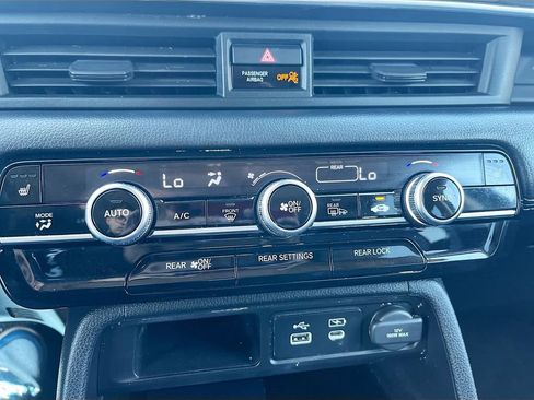 Used 2024 Honda Pilot Touring image 16