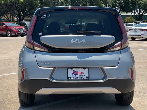 Used 2025 Kia Soul LX w/ LX Technology Package FWD image 5