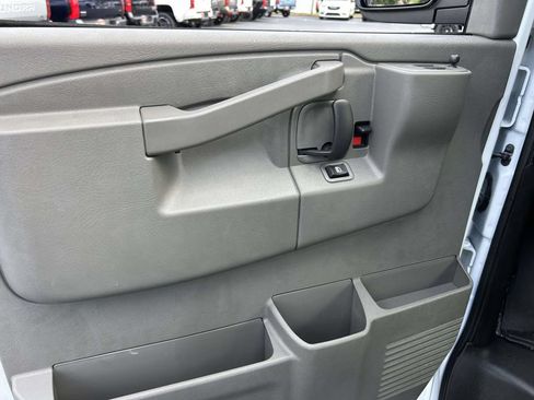 Used 2026 GMC Savana 3500 LT w/ LT Preferred Equipment Group RWD image 19