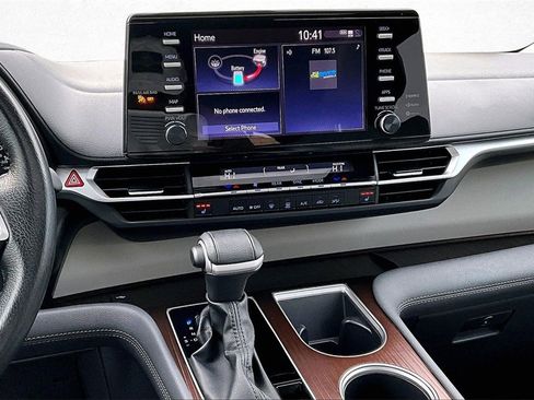 Certified 2024 Toyota Sienna XLE image 10