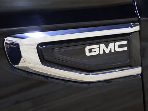 Used 2021 GMC Yukon SLT w/ SLT Premium Package image 16