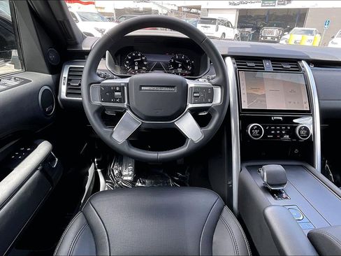 Used 2025 Land Rover Discovery S AWD/4WD image 5
