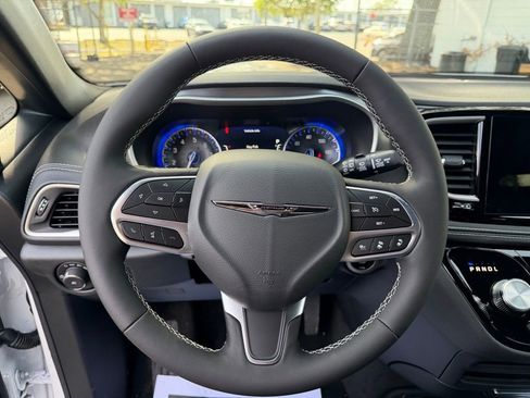 New 2026 Chrysler Pacifica Select FWD image 17