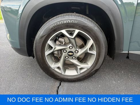 Used 2025 Chevrolet Trax LT FWD image 29