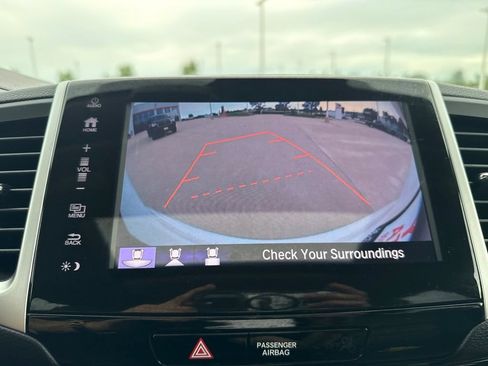 Used 2018 Honda Pilot Touring image 16